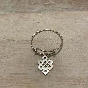 Endless knot expandable ring